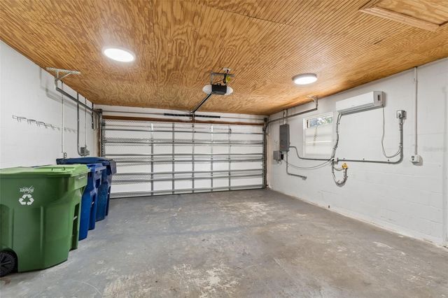 8445 N RIVER DUNE STREET, Tampa, FL 33617
