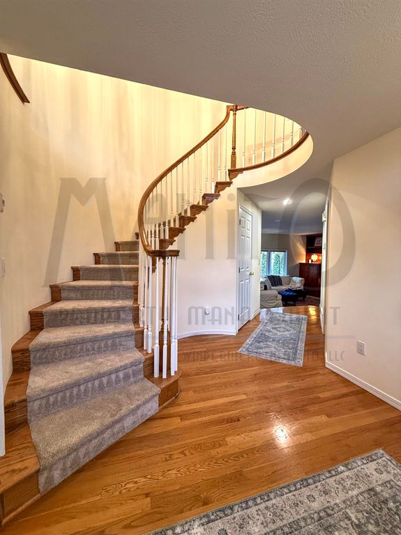 1819 E Southridge Dr, Spokane, WA 99223 photo 2