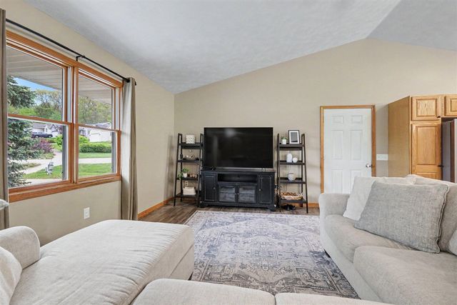 165 Hunters Trail Court, Middleville, MI 49333