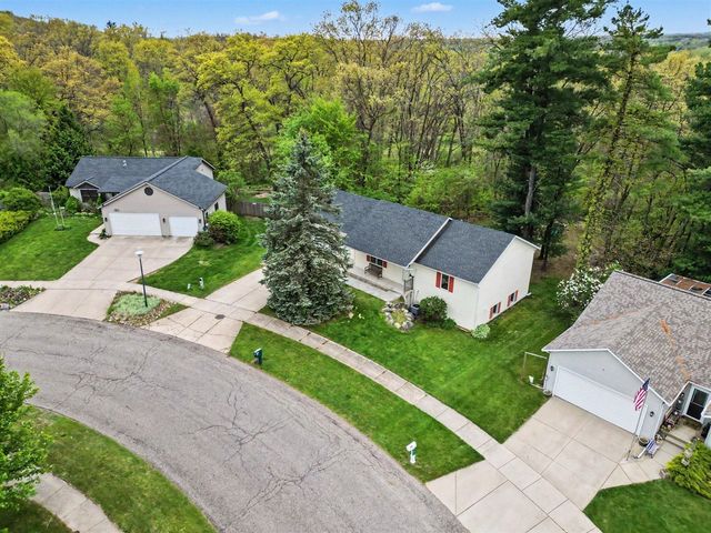 165 Hunters Trail Court, Middleville, MI 49333