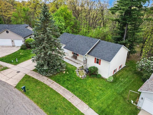 165 Hunters Trail Court, Middleville, MI 49333