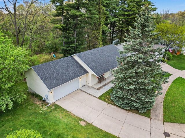 165 Hunters Trail Court, Middleville, MI 49333