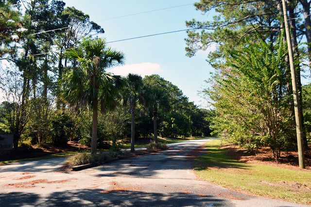 57 Seaside Road, Edisto Island, SC 29438