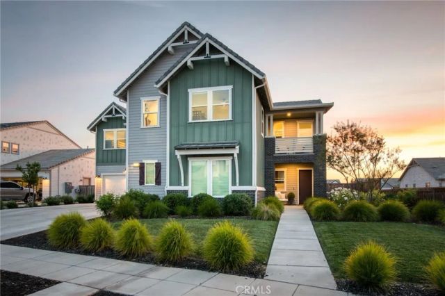 1736 N Renn, Clovis, CA 93619