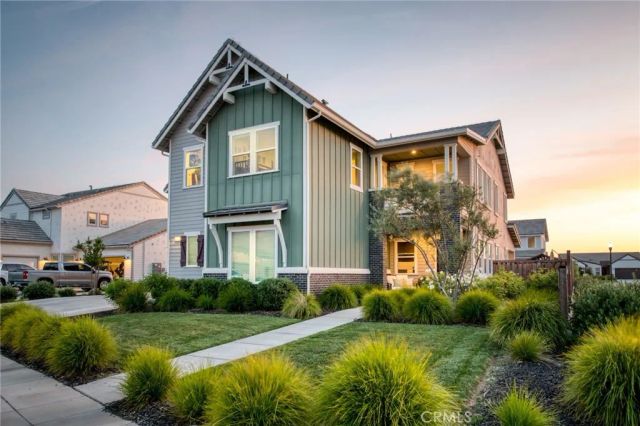 1736 N Renn, Clovis, CA 93619