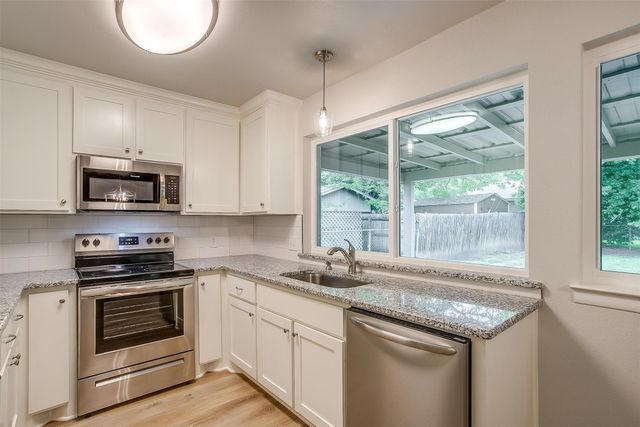 144 Suzanne Terrace, Burleson, TX 76028