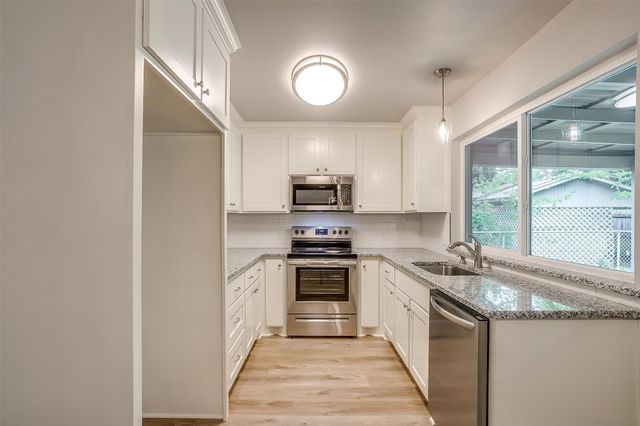 144 Suzanne Terrace, Burleson, TX 76028