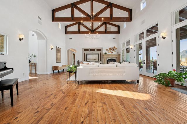 8906 Paramount Court NE, Albuquerque, NM 87122