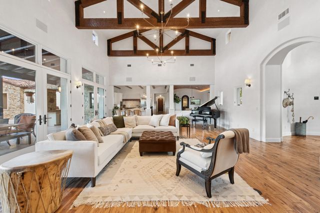 8906 Paramount Court NE, Albuquerque, NM 87122