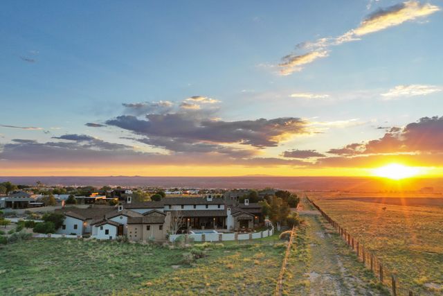 8906 Paramount Court NE, Albuquerque, NM 87122