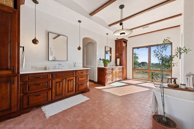 8906 Paramount Court NE, Albuquerque, NM 87122