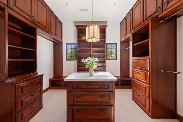 8906 Paramount Court NE, Albuquerque, NM 87122