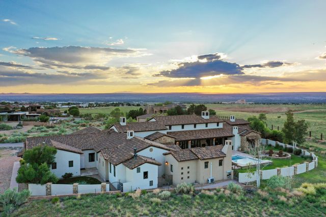 8906 Paramount Court NE, Albuquerque, NM 87122