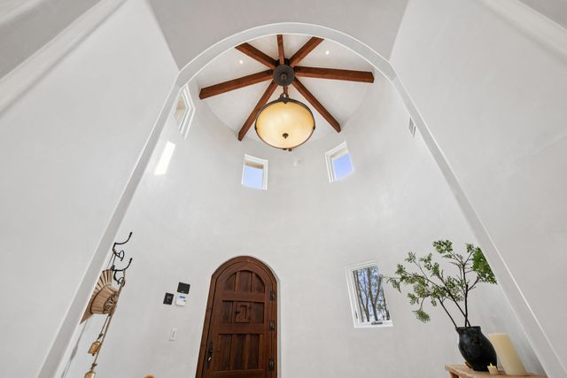 8906 Paramount Court NE, Albuquerque, NM 87122