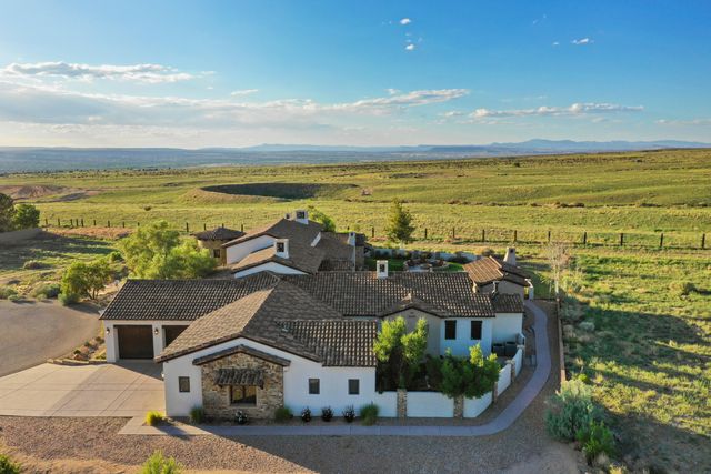 8906 Paramount Court NE, Albuquerque, NM 87122