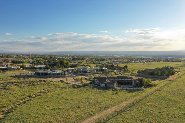 8906 Paramount Court NE, Albuquerque, NM 87122