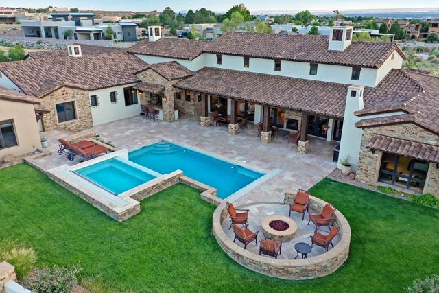 8906 Paramount Court NE, Albuquerque, NM 87122