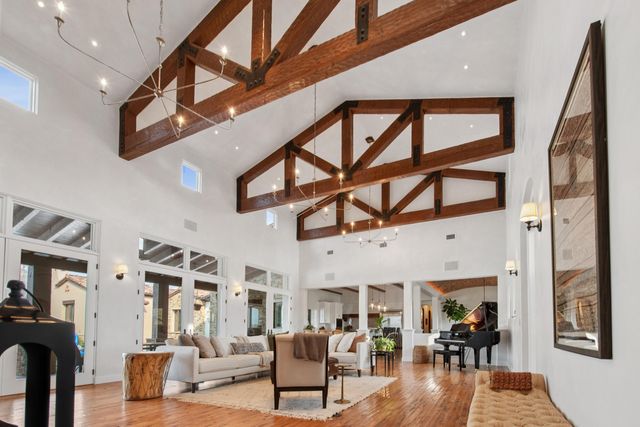 8906 Paramount Court NE, Albuquerque, NM 87122