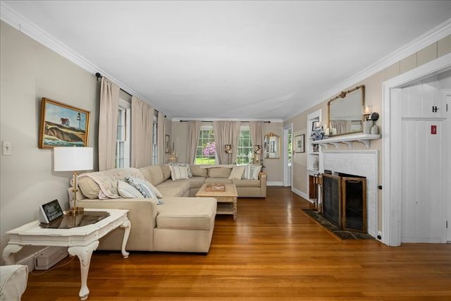 14 Kenilworth Rd, Shrewsbury, MA 01545