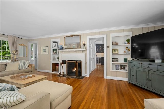 14 Kenilworth Rd, Shrewsbury, MA 01545
