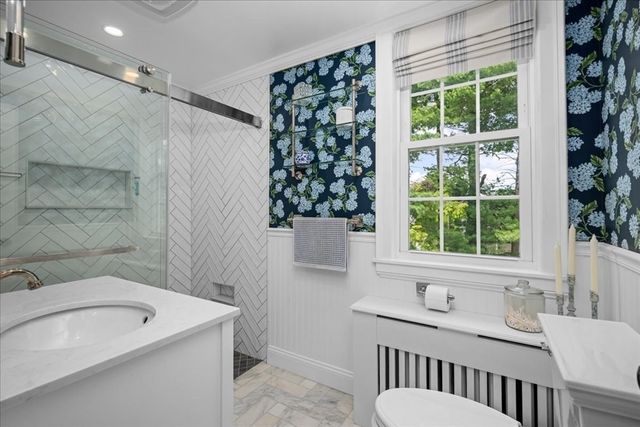 14 Kenilworth Rd, Shrewsbury, MA 01545