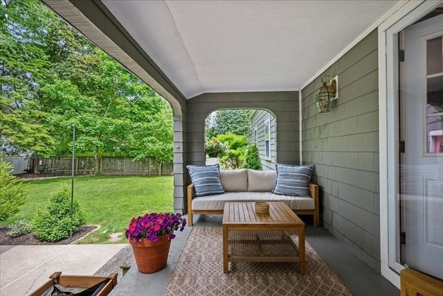 14 Kenilworth Rd, Shrewsbury, MA 01545