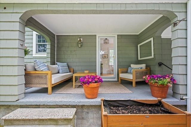 14 Kenilworth Rd, Shrewsbury, MA 01545