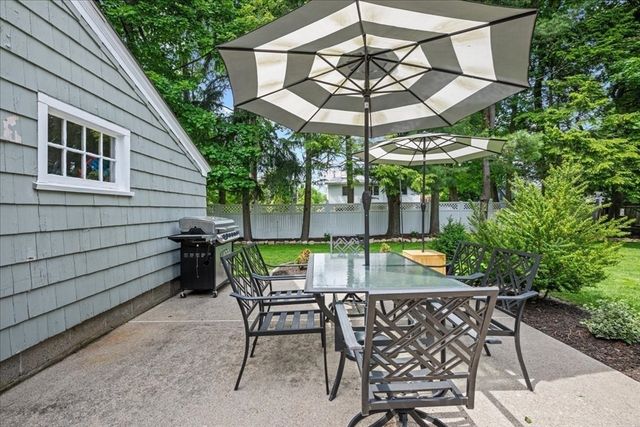 14 Kenilworth Rd, Shrewsbury, MA 01545