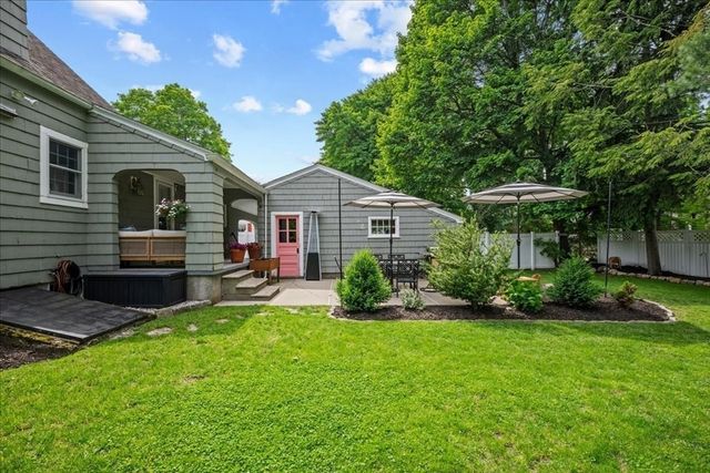 14 Kenilworth Rd, Shrewsbury, MA 01545