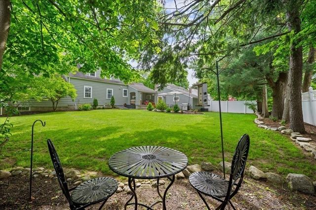 14 Kenilworth Rd, Shrewsbury, MA 01545