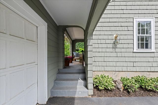 14 Kenilworth Rd, Shrewsbury, MA 01545
