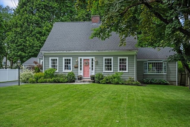 14 Kenilworth Rd, Shrewsbury, MA 01545