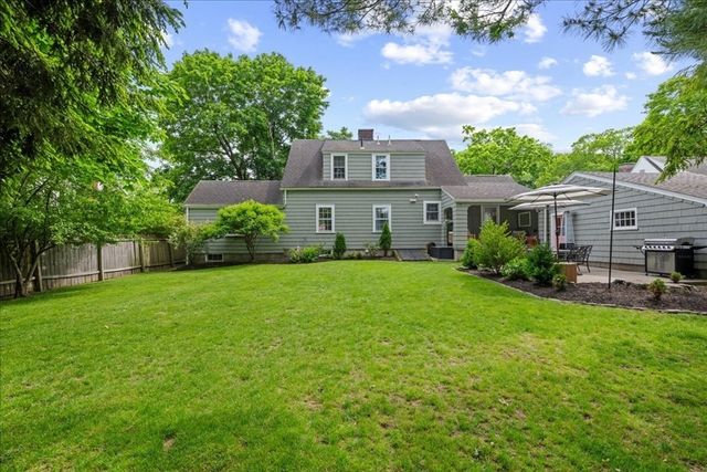 14 Kenilworth Rd, Shrewsbury, MA 01545