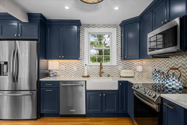 14 Kenilworth Rd, Shrewsbury, MA 01545