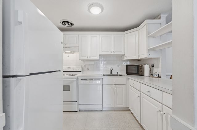 257 North Main St 8, Andover, MA 01810