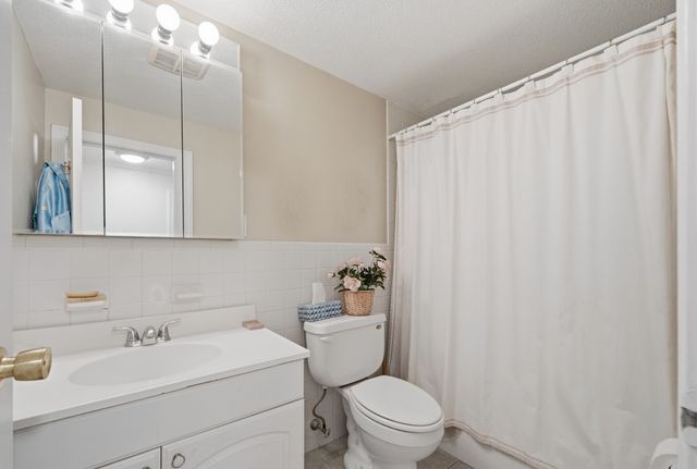 257 North Main St 8, Andover, MA 01810