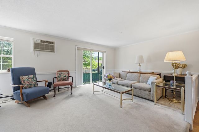 257 North Main St 8, Andover, MA 01810