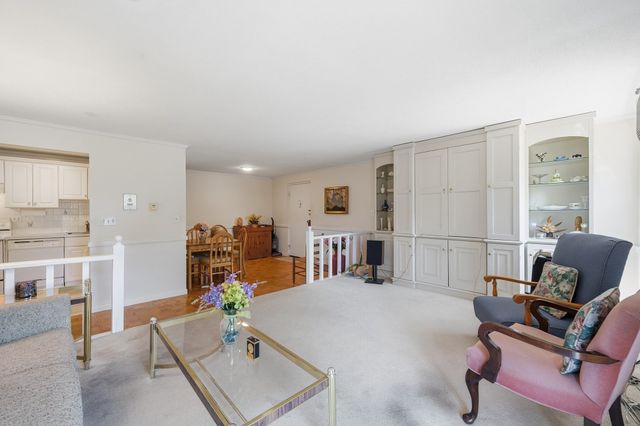 257 North Main St 8, Andover, MA 01810