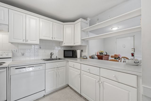 257 North Main St 8, Andover, MA 01810