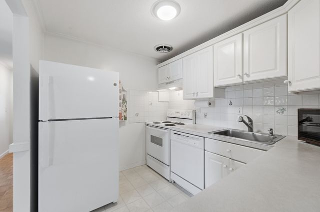 257 North Main St 8, Andover, MA 01810