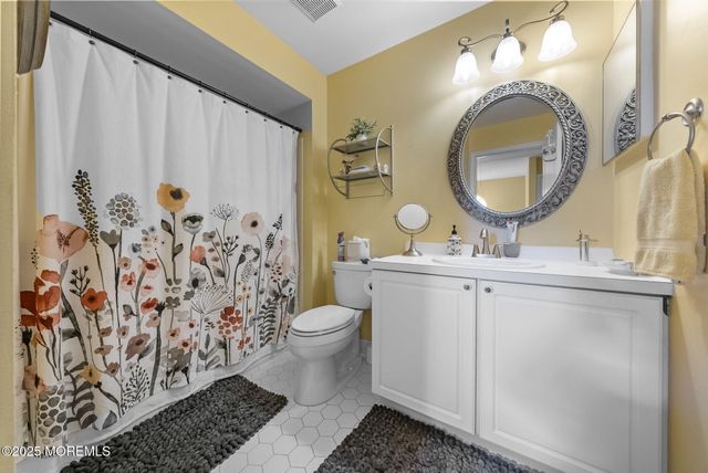 33 Oliver Court 1, Freehold, NJ 07728