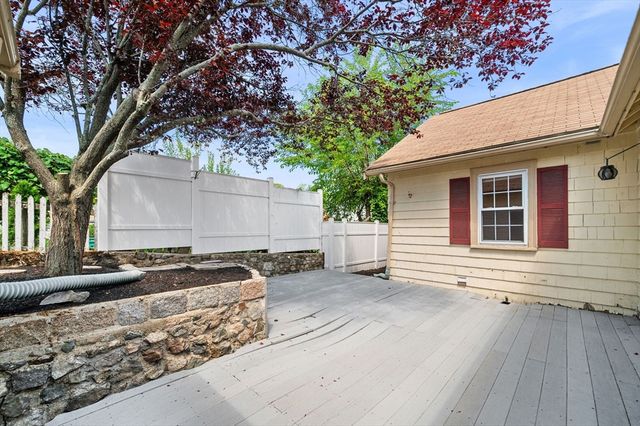 1 Douglass St, Lynn, MA 01904