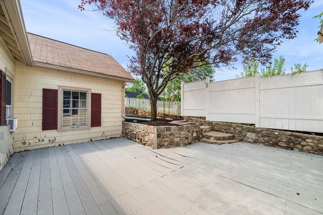 1 Douglass St, Lynn, MA 01904