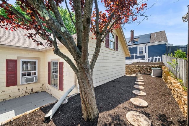 1 Douglass St, Lynn, MA 01904