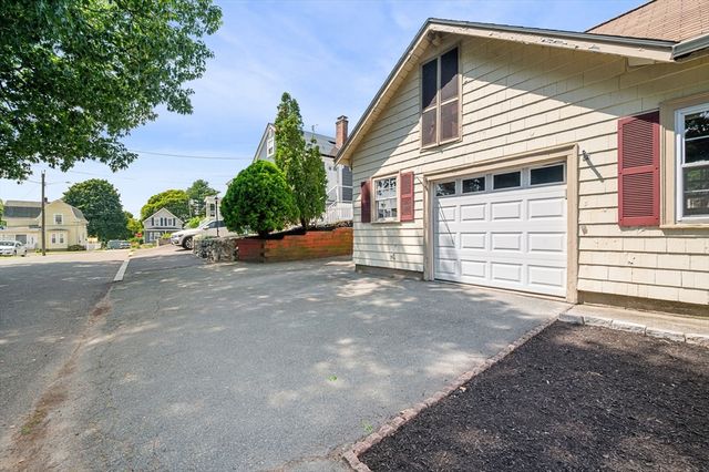1 Douglass St, Lynn, MA 01904