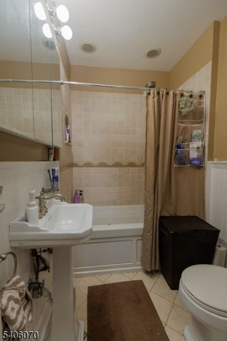 264 W Colfax Ave, Roselle Park Boro, NJ 07204