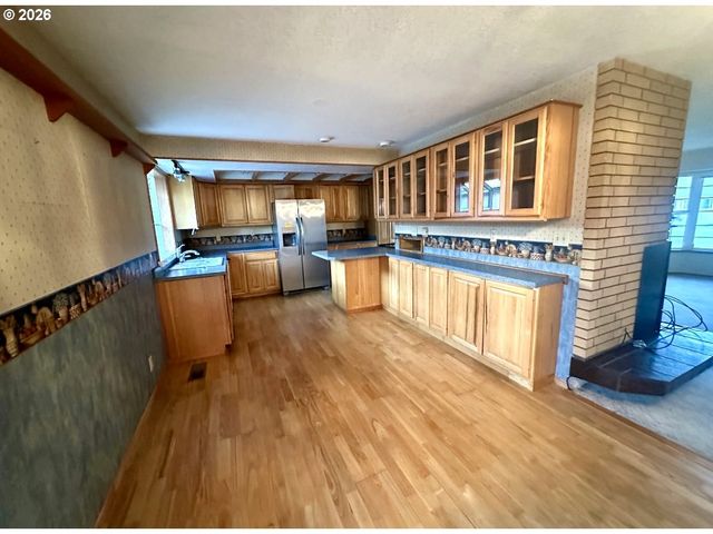 2691 14TH St, North Bend, OR 97459