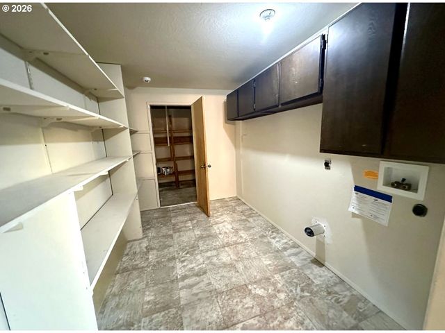 2691 14TH St, North Bend, OR 97459