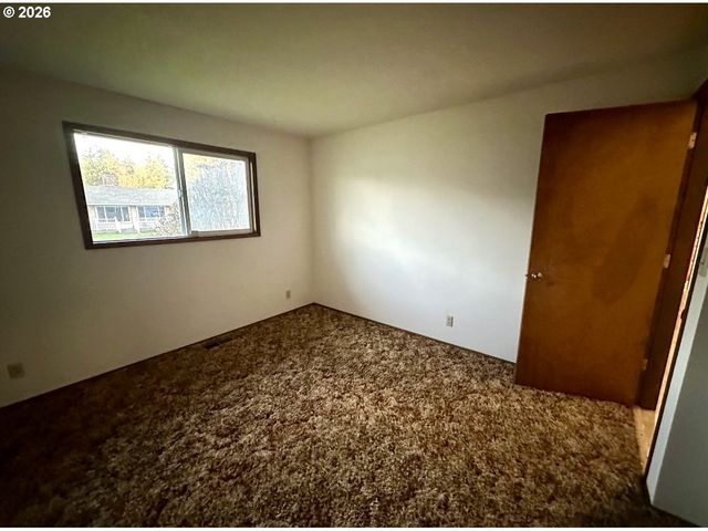 2691 14TH St, North Bend, OR 97459