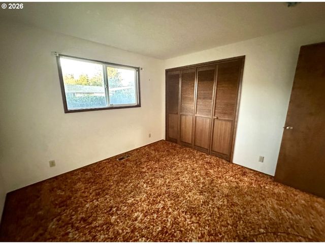 2691 14TH St, North Bend, OR 97459